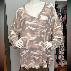 NWT Camouflage V-neck Top Size 3X
